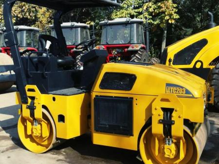 3噸無級變速自動擋雙鋼輪壓路機(jī)